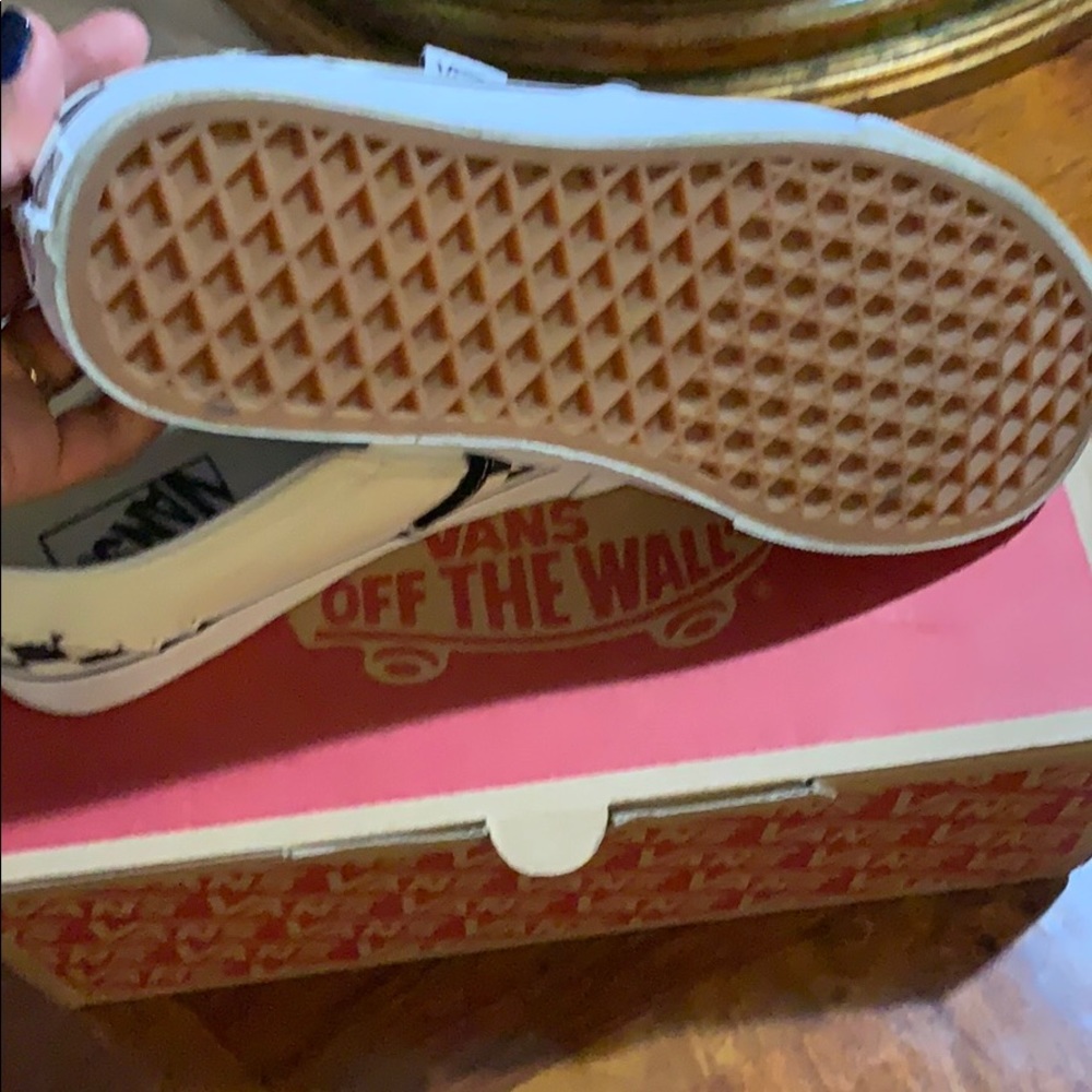 Vans - Picture 2 of 4